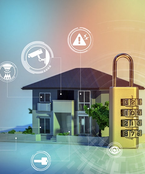 Maison moderne sécurisée par un cadenas doré (code 32102187) et icônes smart home: caméra, alarme incendie, alerte, clé, surveillance.